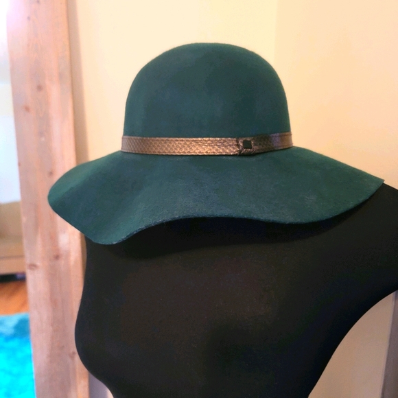 Floppy Hat - Picture 1 of 3